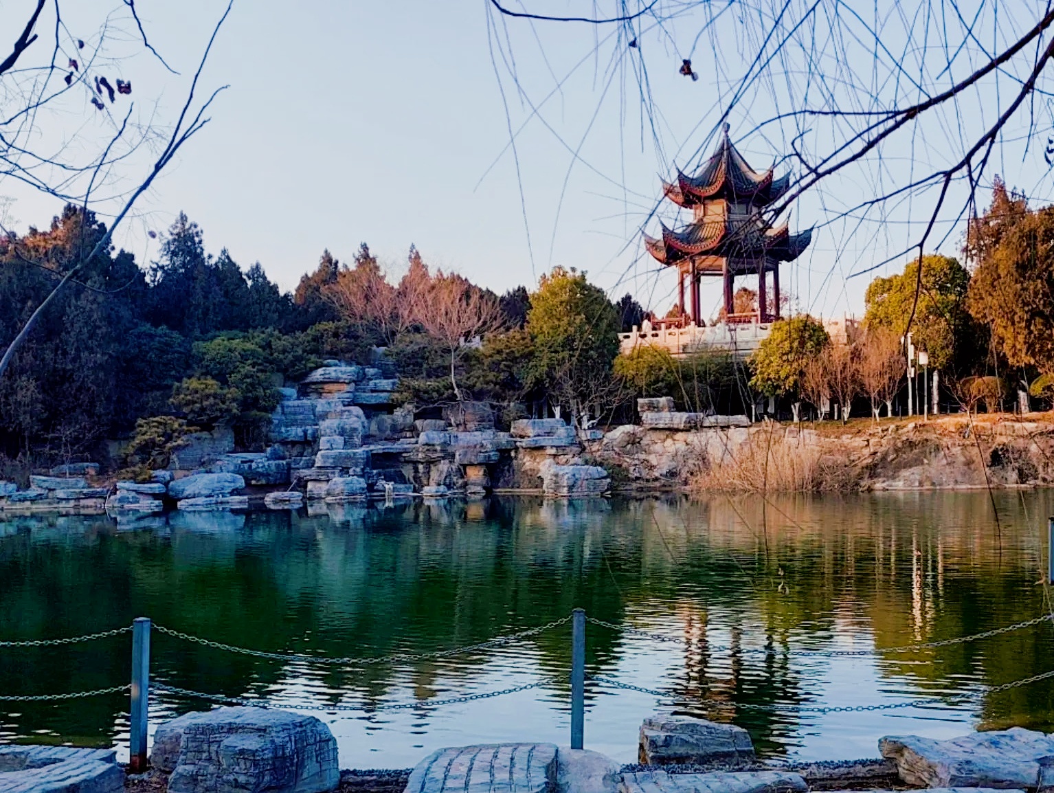 铜山区无名山公园 藏在市区的天然氧吧,山林覆盖率超90%!清晨薄雾