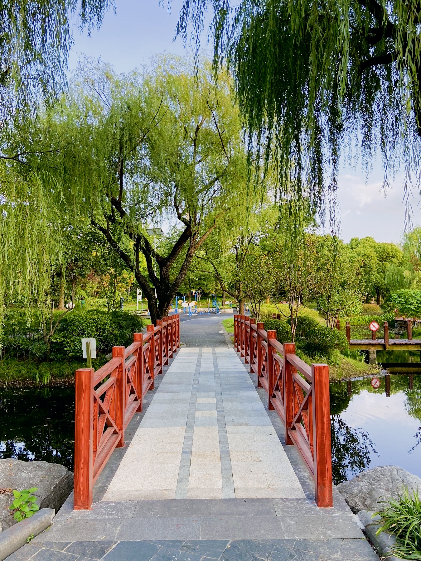 📍基础信息 藏在上海市闵行区的陈行公园,以"小而美"著称