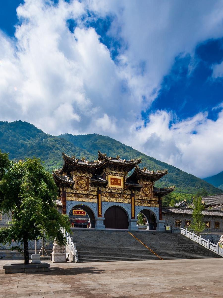 龙潭灵山寺图片