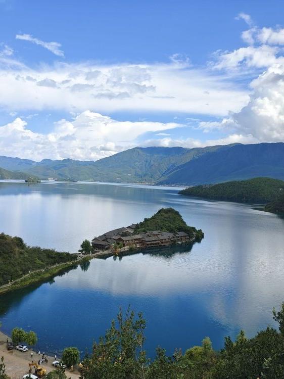 里格观景台 地址:云南省丽江市宁蒗彝族自治县泸沽湖景区里格半岛