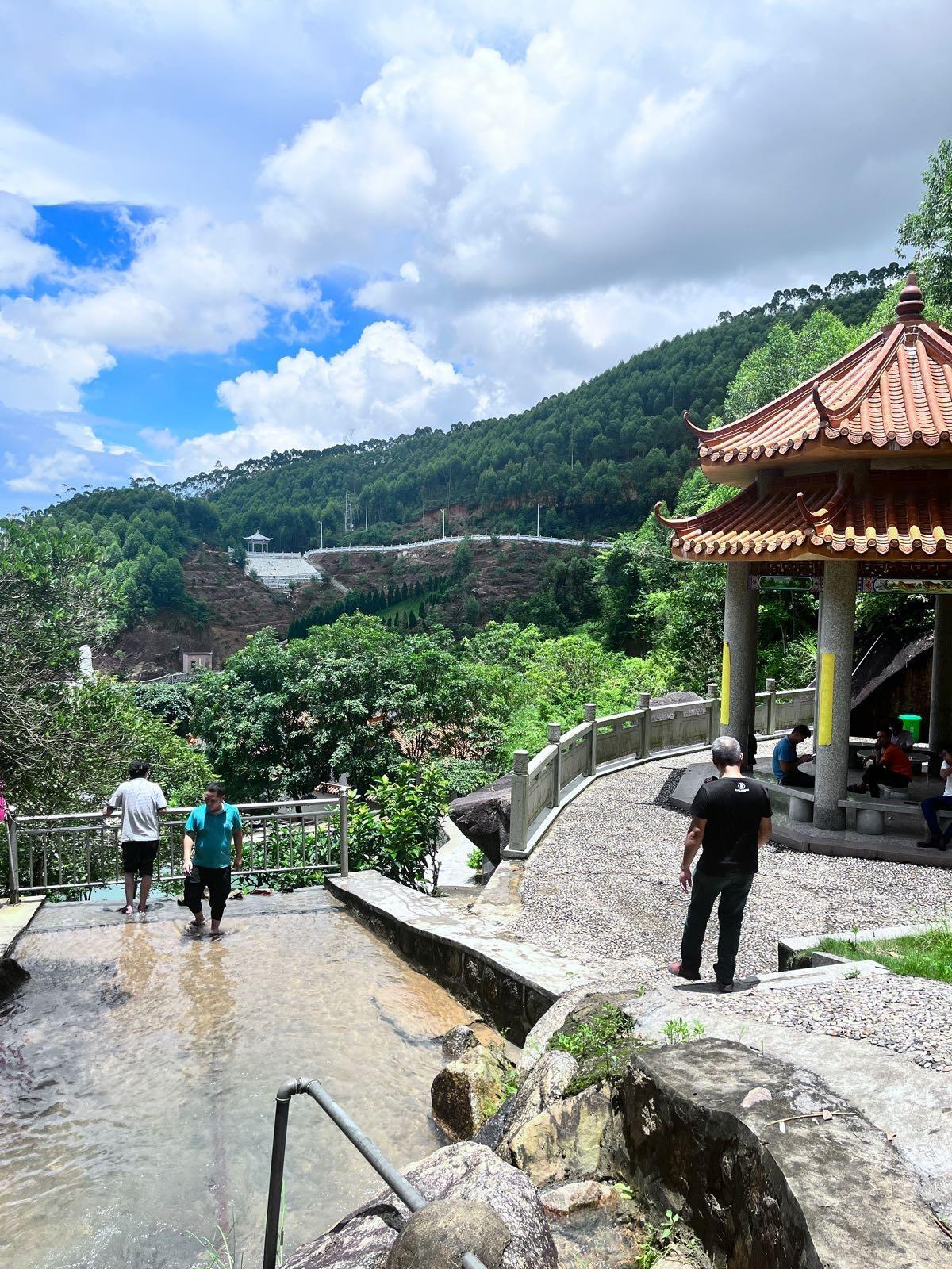 还能尽享悠闲时光～ 名称 五龙宫 地址 广东省揭阳市普宁市大坪山东