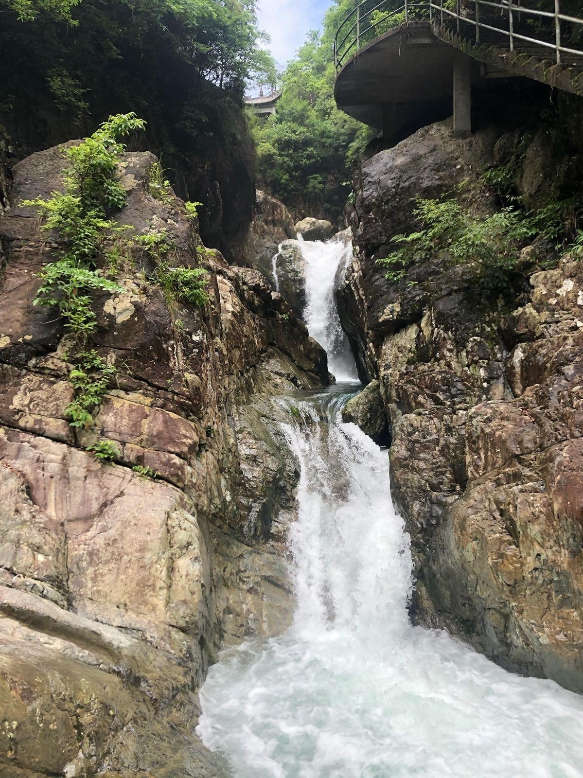 别再待在家里吹空调,快来黄岩这些避暑胜地感受清凉一夏 1布袋山风景