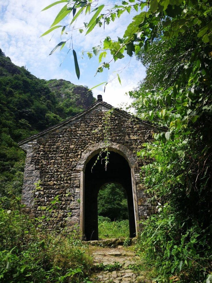 绍兴雪窦岭古道图片