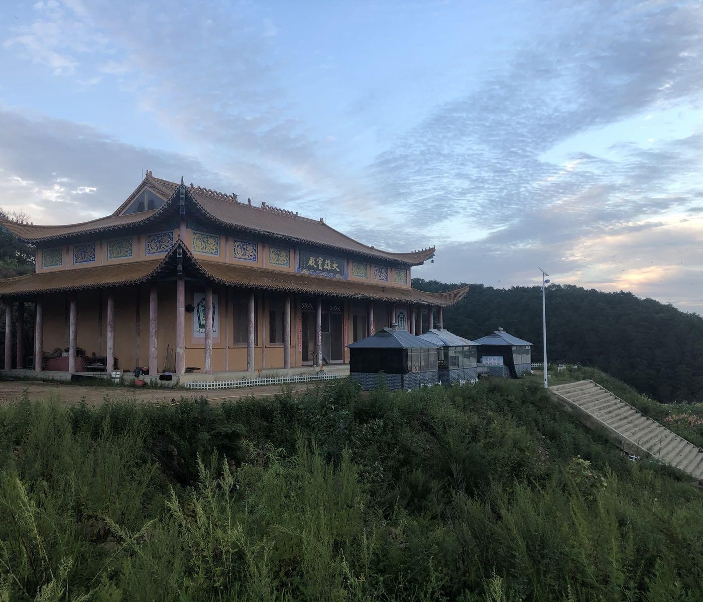 名称:宝莲寺 地址:辽宁省铁岭市清河区环湖路真言寺附近 交通:乘 100