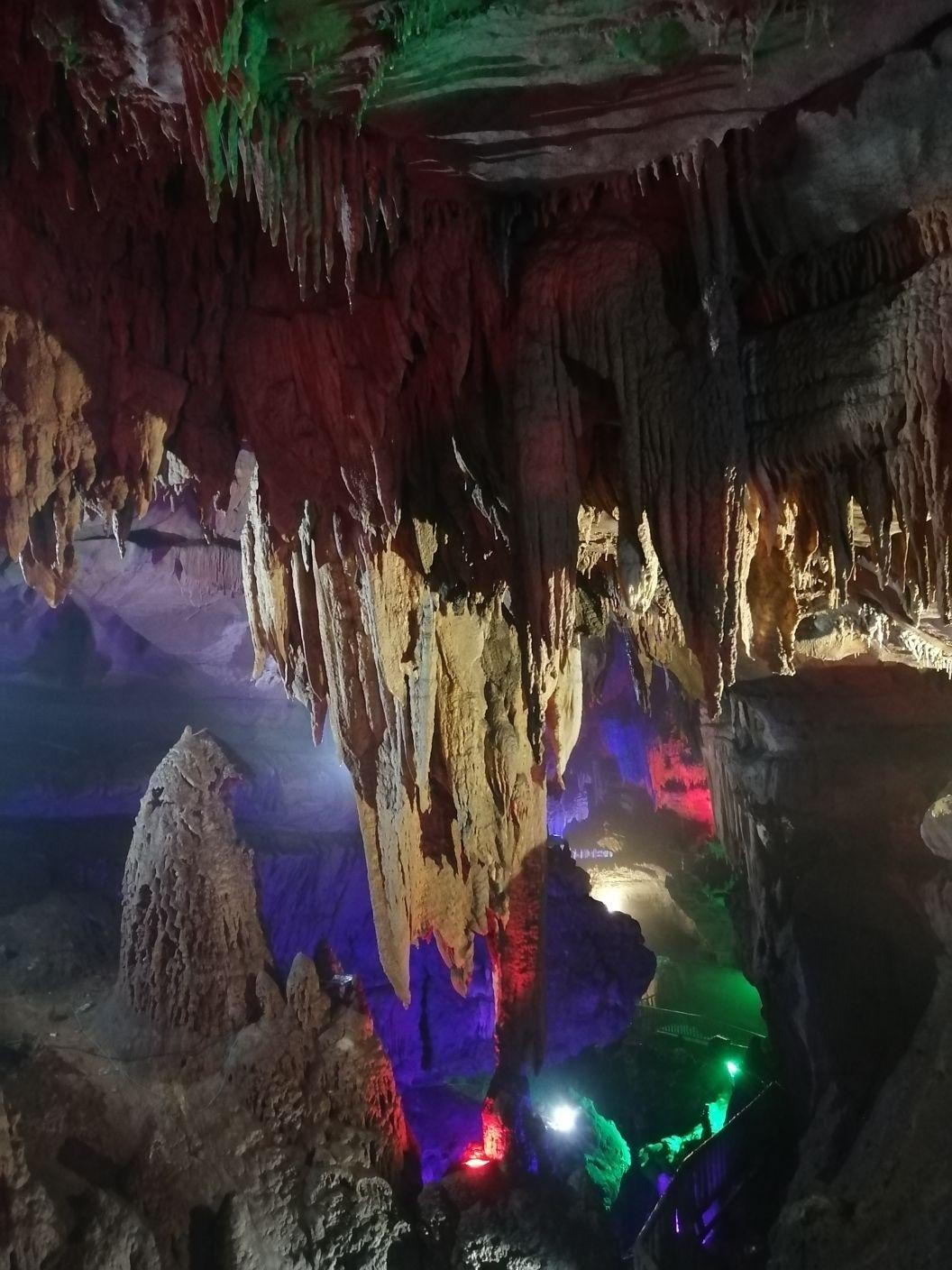 风神洞天坑景区图片