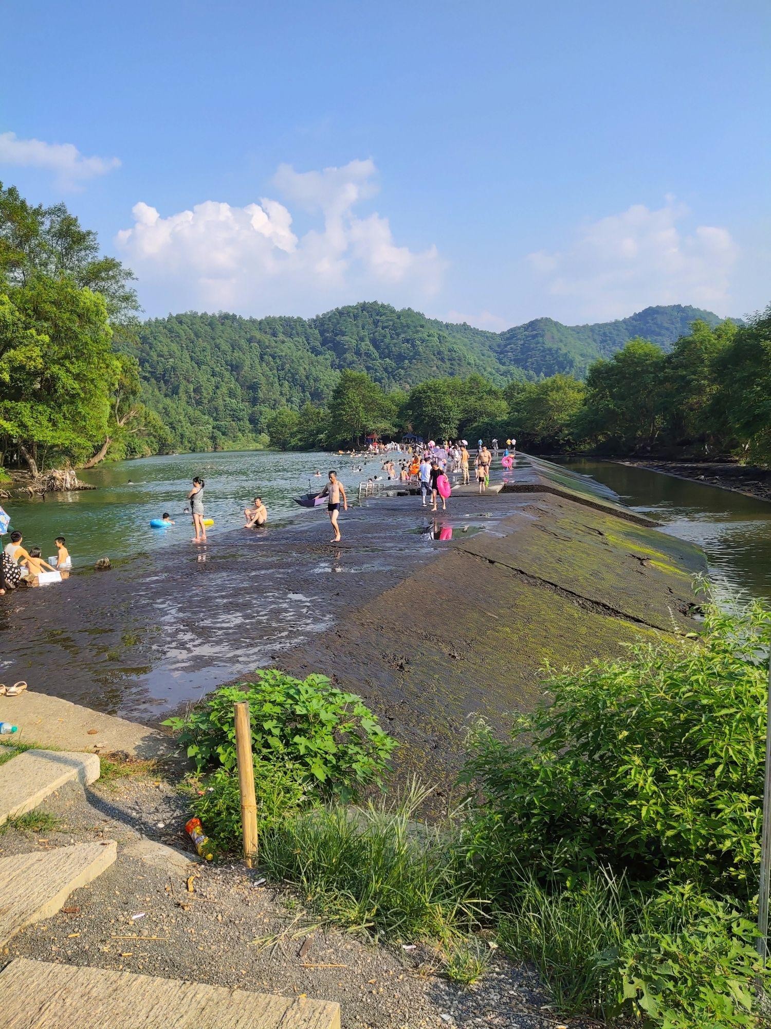 名称:槎滩陂景区 地址:江西省吉安市泰和县禾市镇官车 特色:槎滩