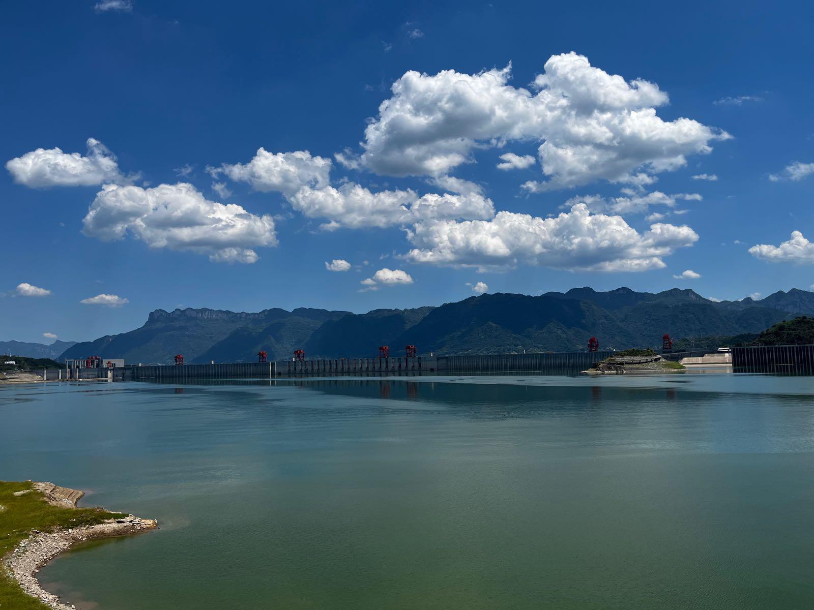 屈原故里和清江画廊旅游度假区各有千秋