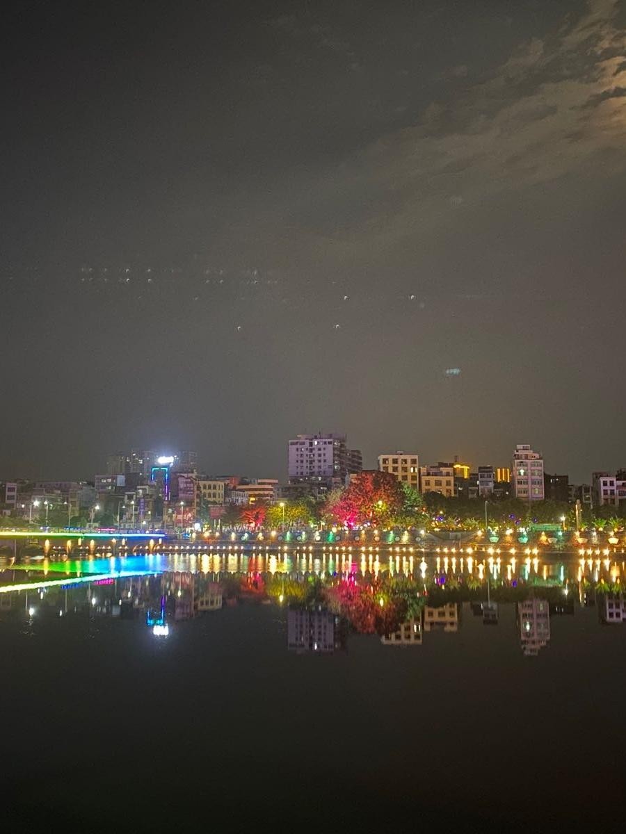 高州瀛洲公园夜景图片