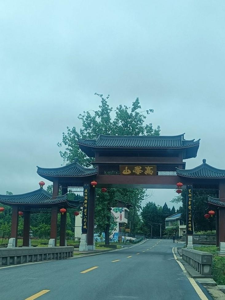 条遂宁市的休闲热门一日游路线,带你领略高峰山与宝梵寺的宁静与美丽