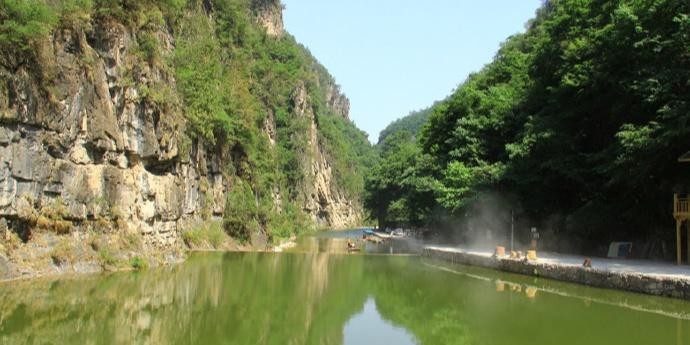 上午的目的地是凤凰欢乐谷,它位于山西省晋城市陵川县夺火乡凤凰村 