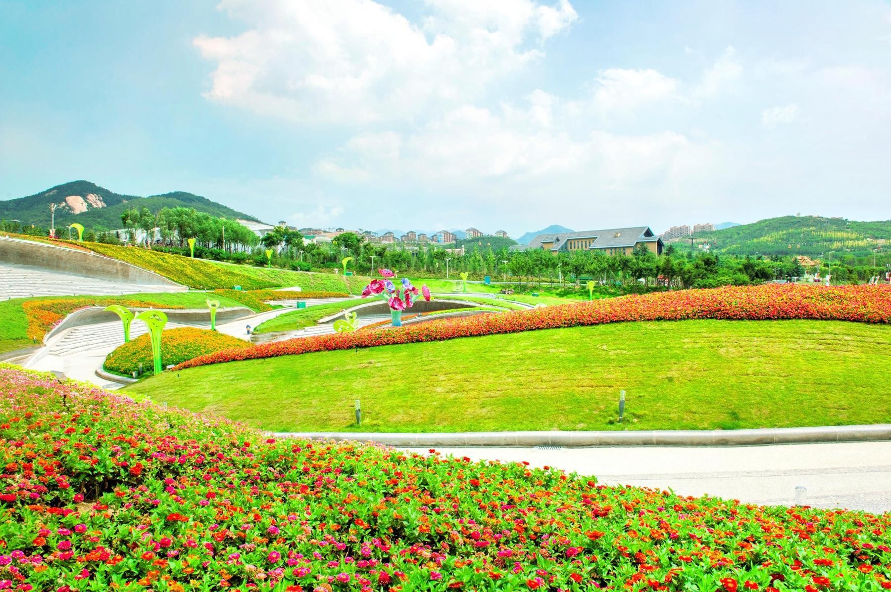 今天,就跟我一起走进青岛世界园艺博览园和青岛市博物馆,感受这座城市