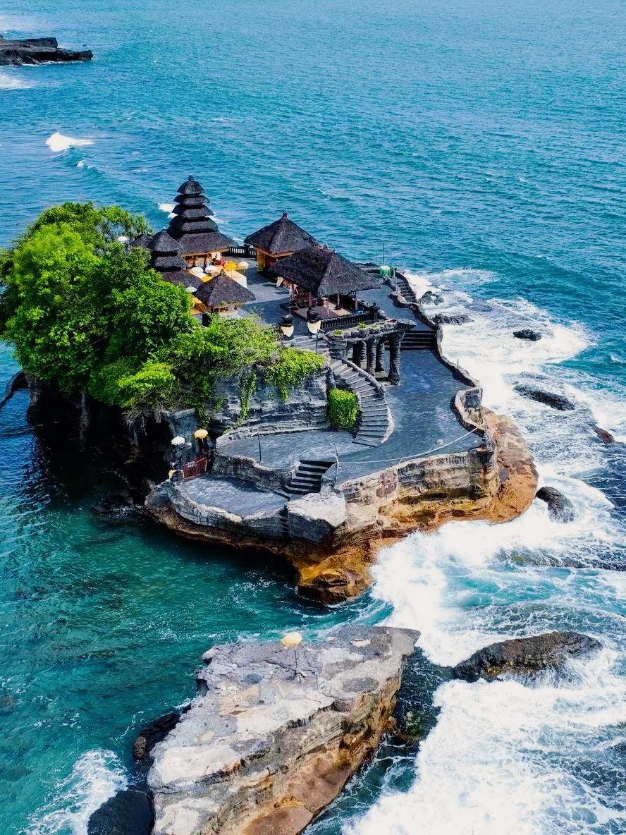 印度尼西亚巴厘岛,一个充满异国风情的度假胜地这里有着迷人的海滩