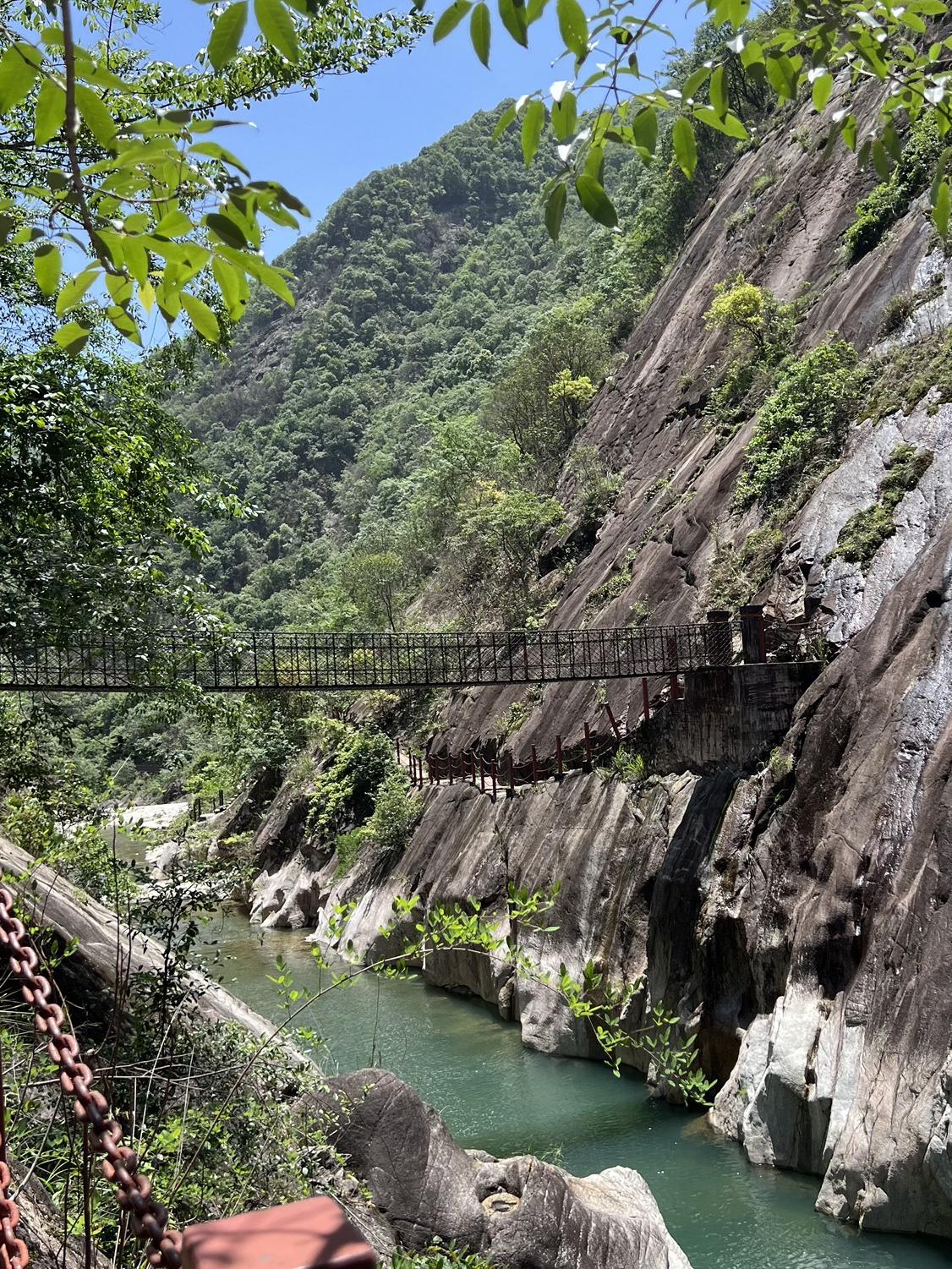 路线经过精心安排,涵盖了阳明湖,阳明山国家级森林公园和上犹燕子岩