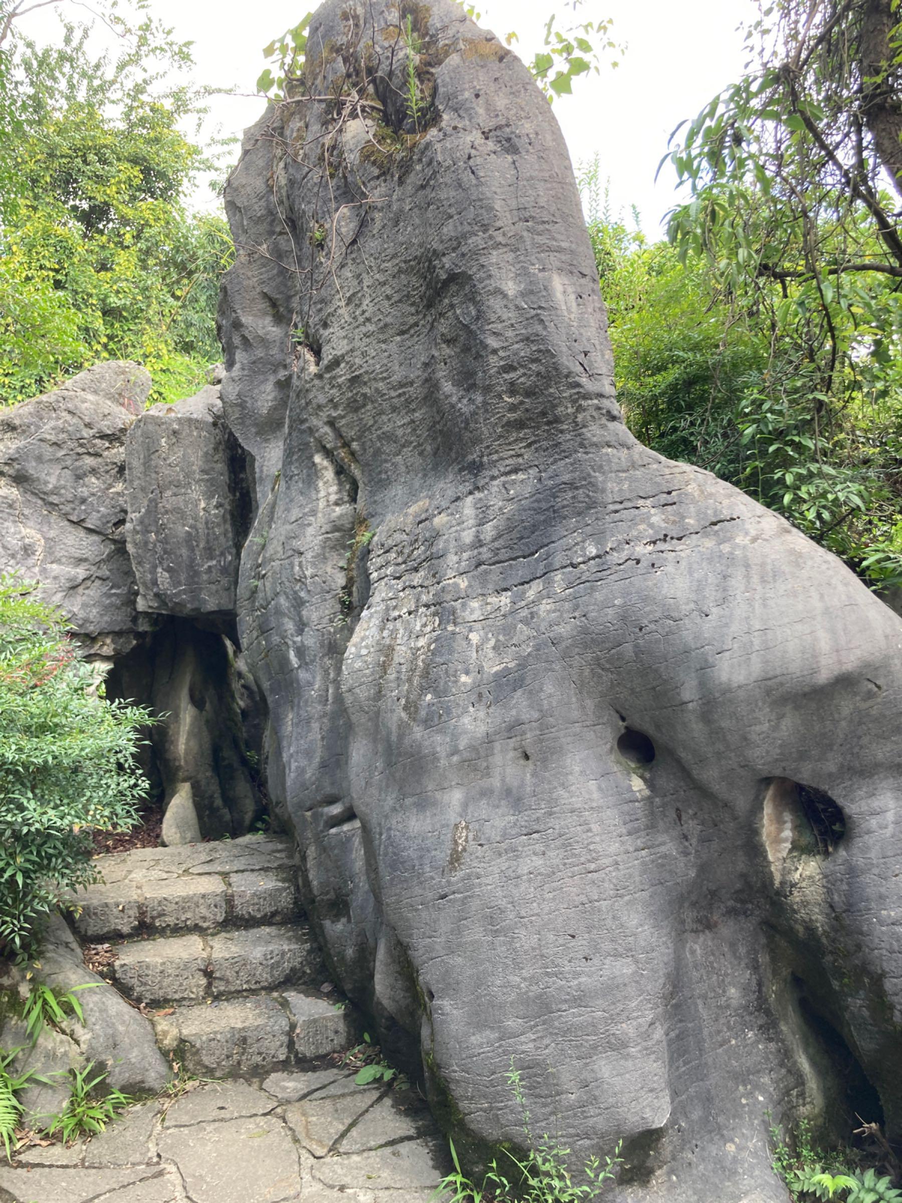 贵阳月亮岩图片