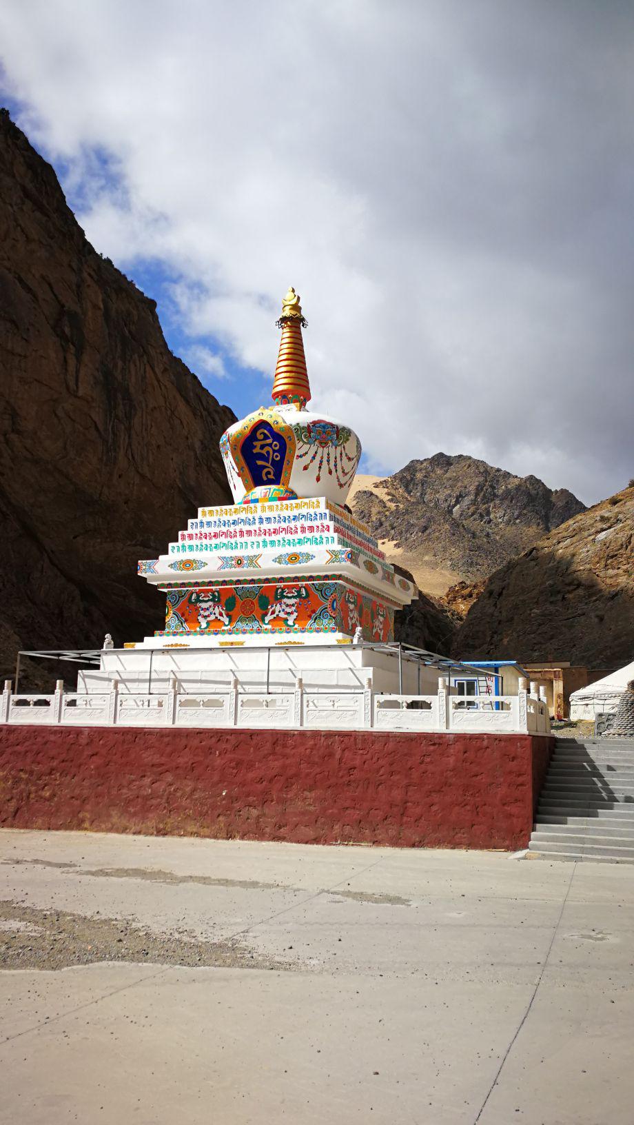 旅游景点攻略一日游路线 大概早上抵达乌拉特前旗站,直接前往阿贵庙