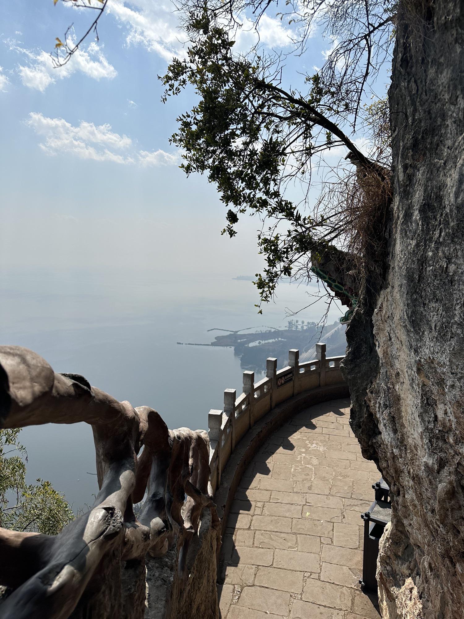 昆明南站附近的景点图片