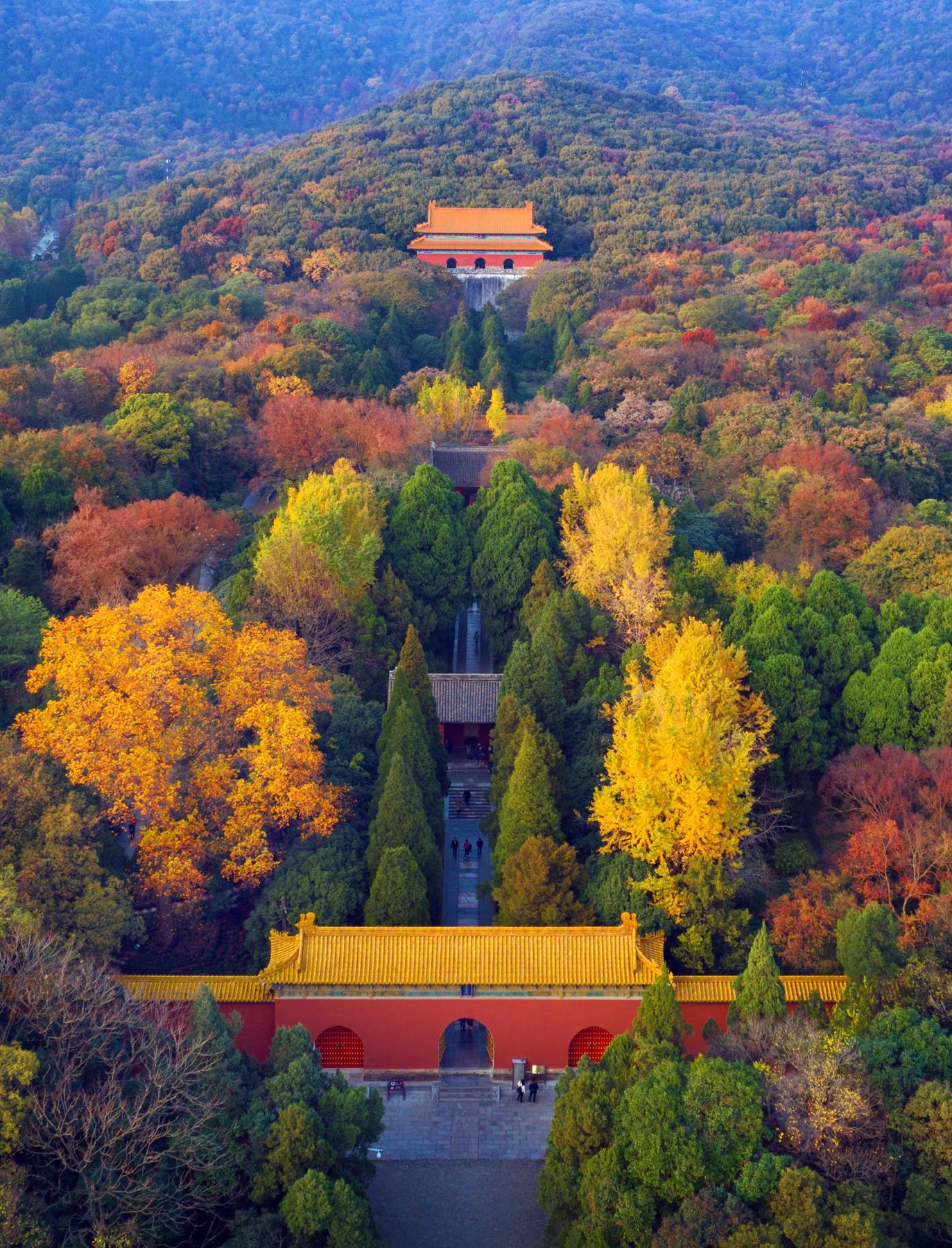 南京城市特色  南京历史悠久,拥有超过2500年的