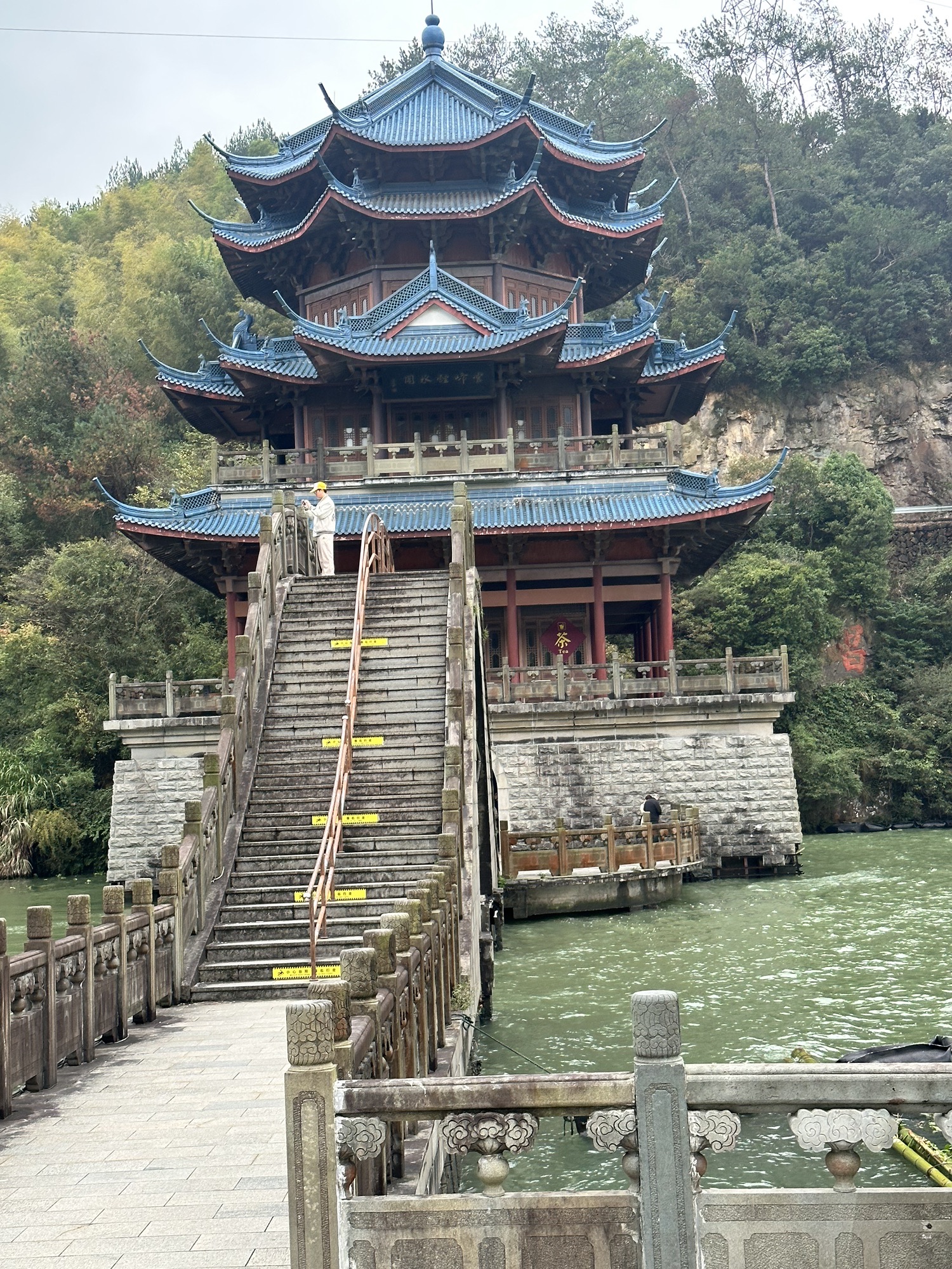 江南龙门湾,山水美如画