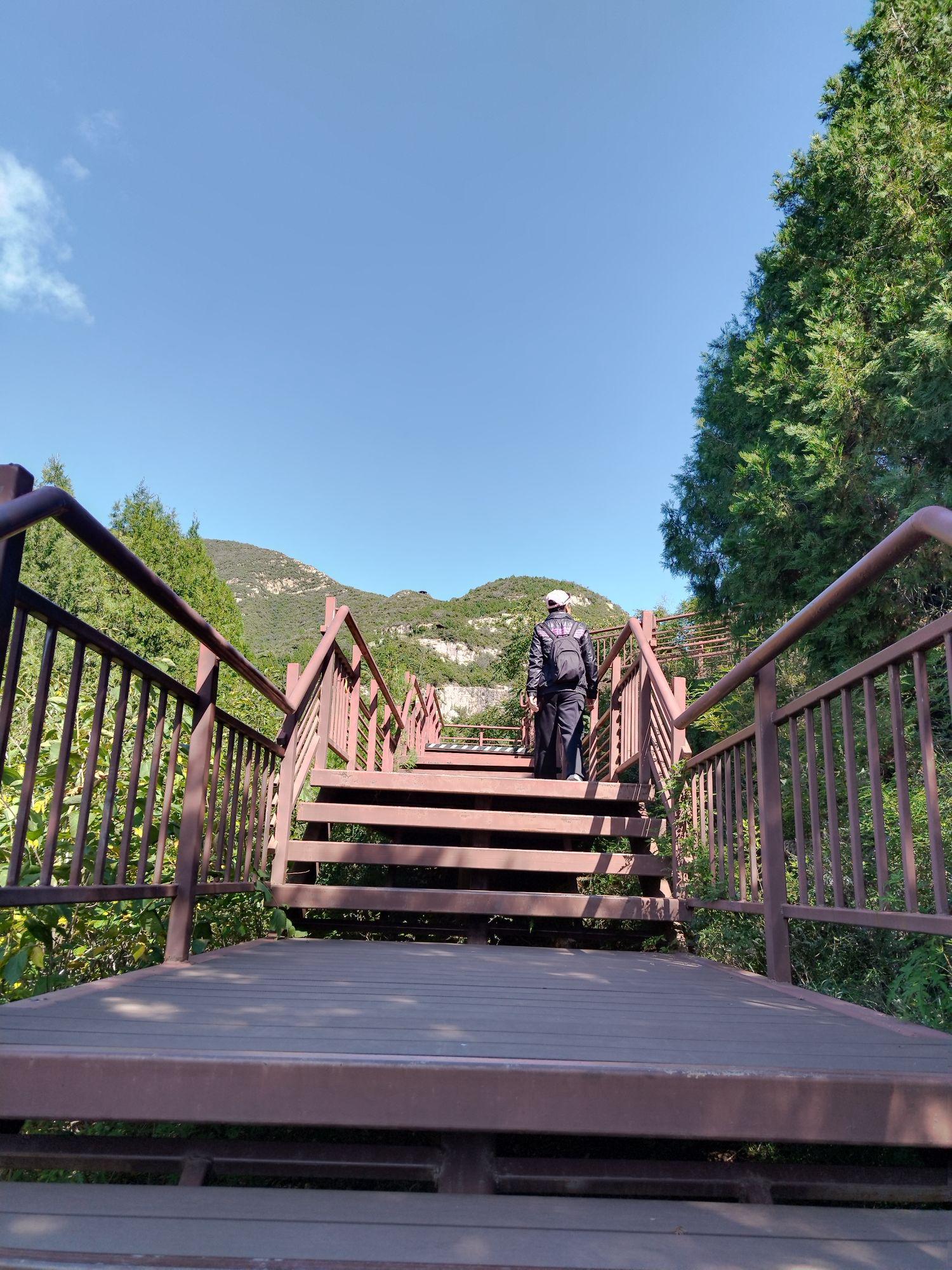 舞彩浅山滨水国家登山步道图片