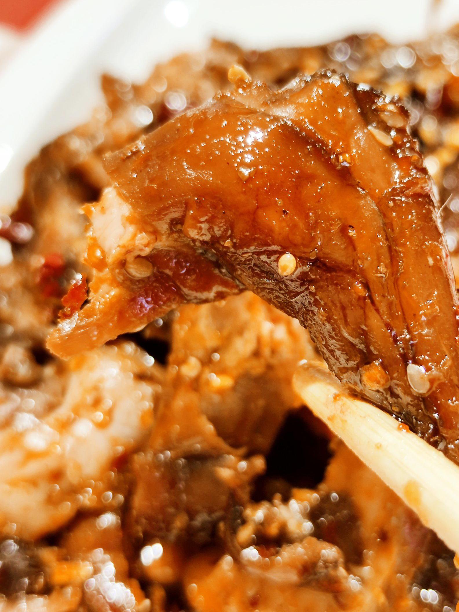 王妈手撕烤兔口感绝佳!🐰🔥