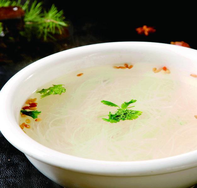 瑞牧天酒店正对面的牧场土菜馆,营业时间:08:00