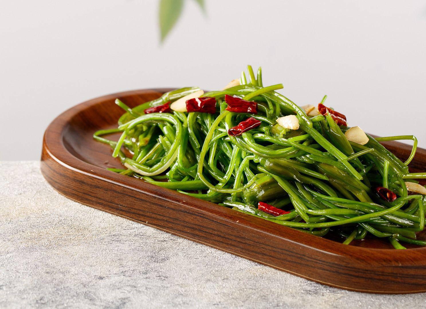 干净,服务员热情贴心 人均消费91元,菜品种类繁多