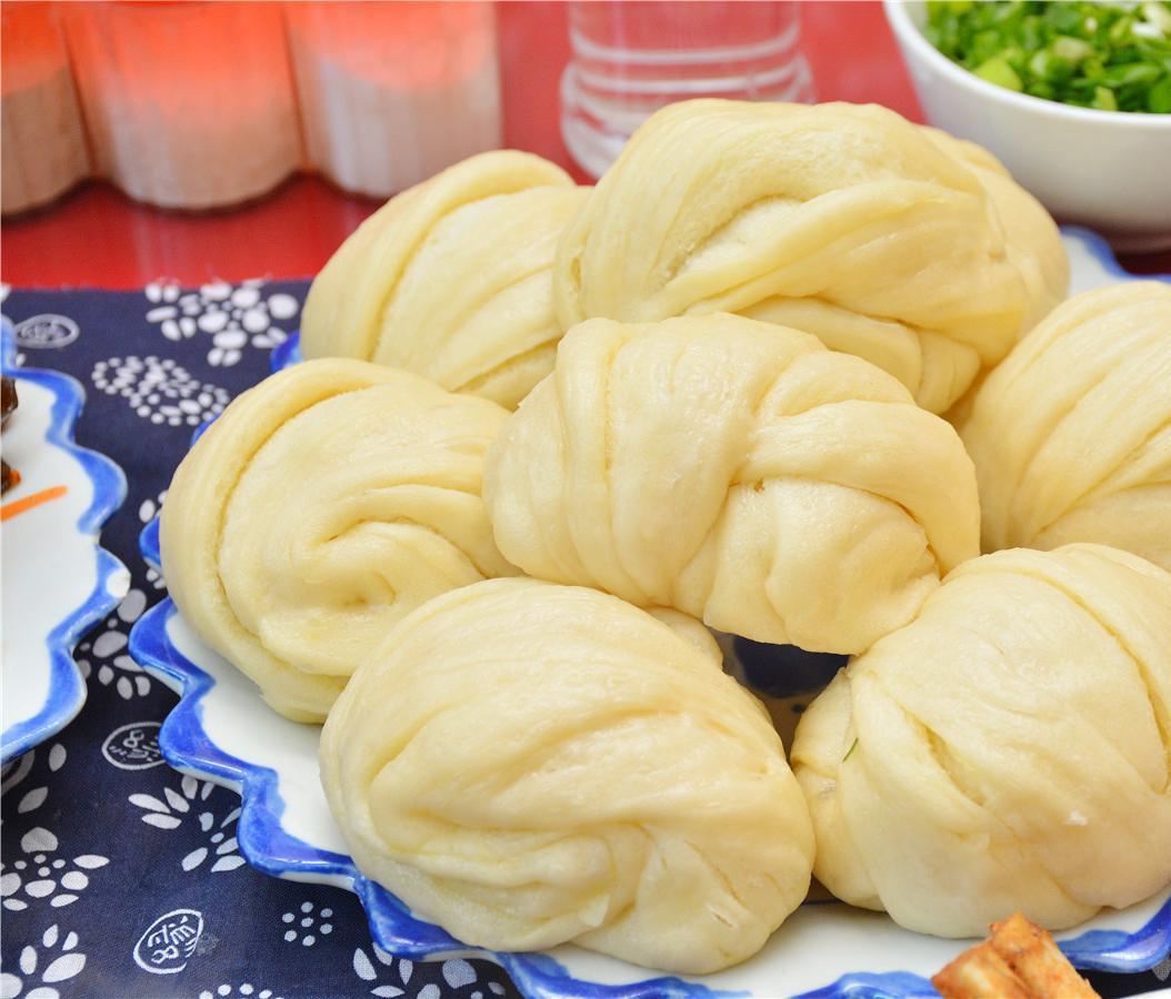附近还是很好停车的,环境他家的店面还是很大的,两个