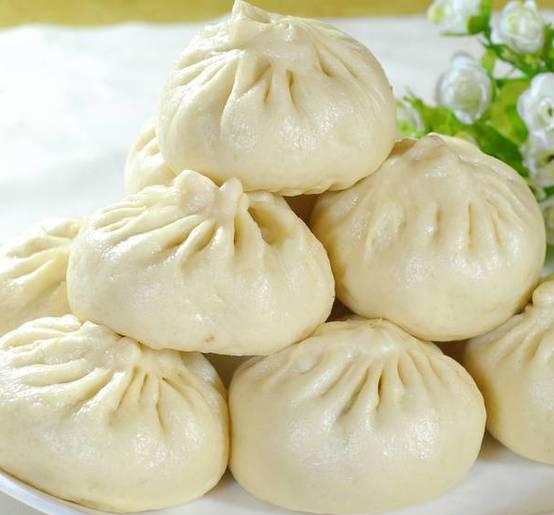 老阿妈奶茶馆有各种美食,比如老阿妈奶茶饮品,牛肉包子,布里亚特包