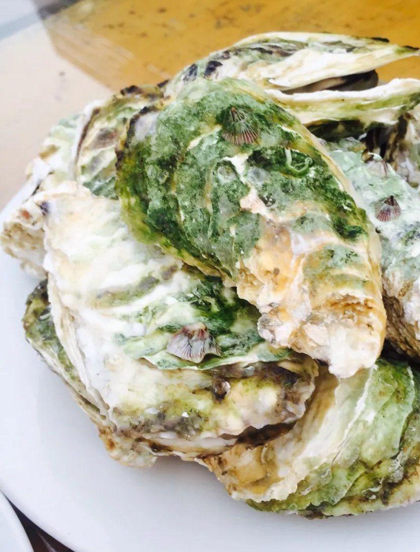 味道都很不错,环境也很好,小店不大但很干净,老板非常热情上菜也很快