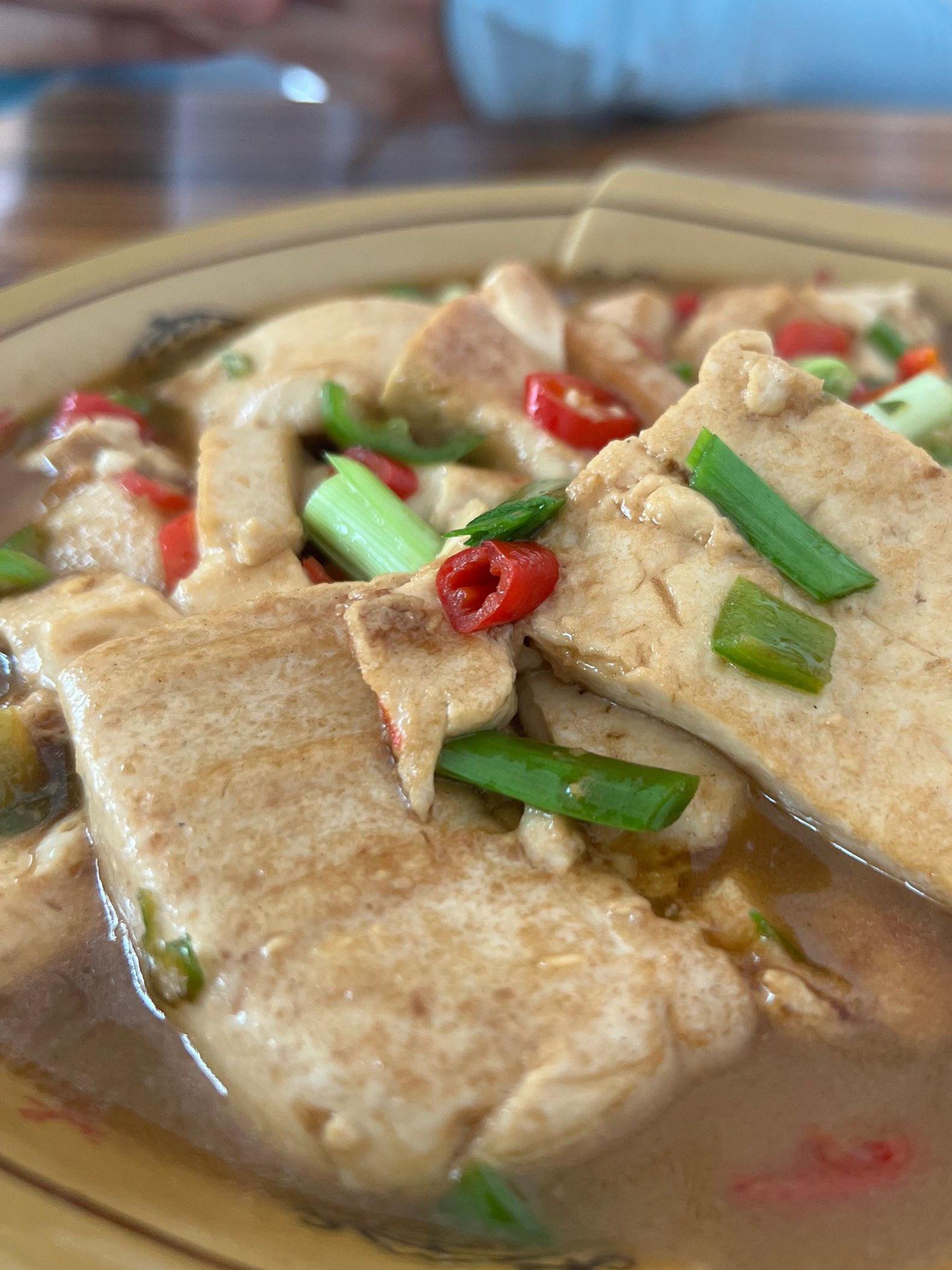 这里有萍乡炒粉,泉水豆腐,金钱蛋,小鱼,萍乡小炒肉,武功山水豆腐等