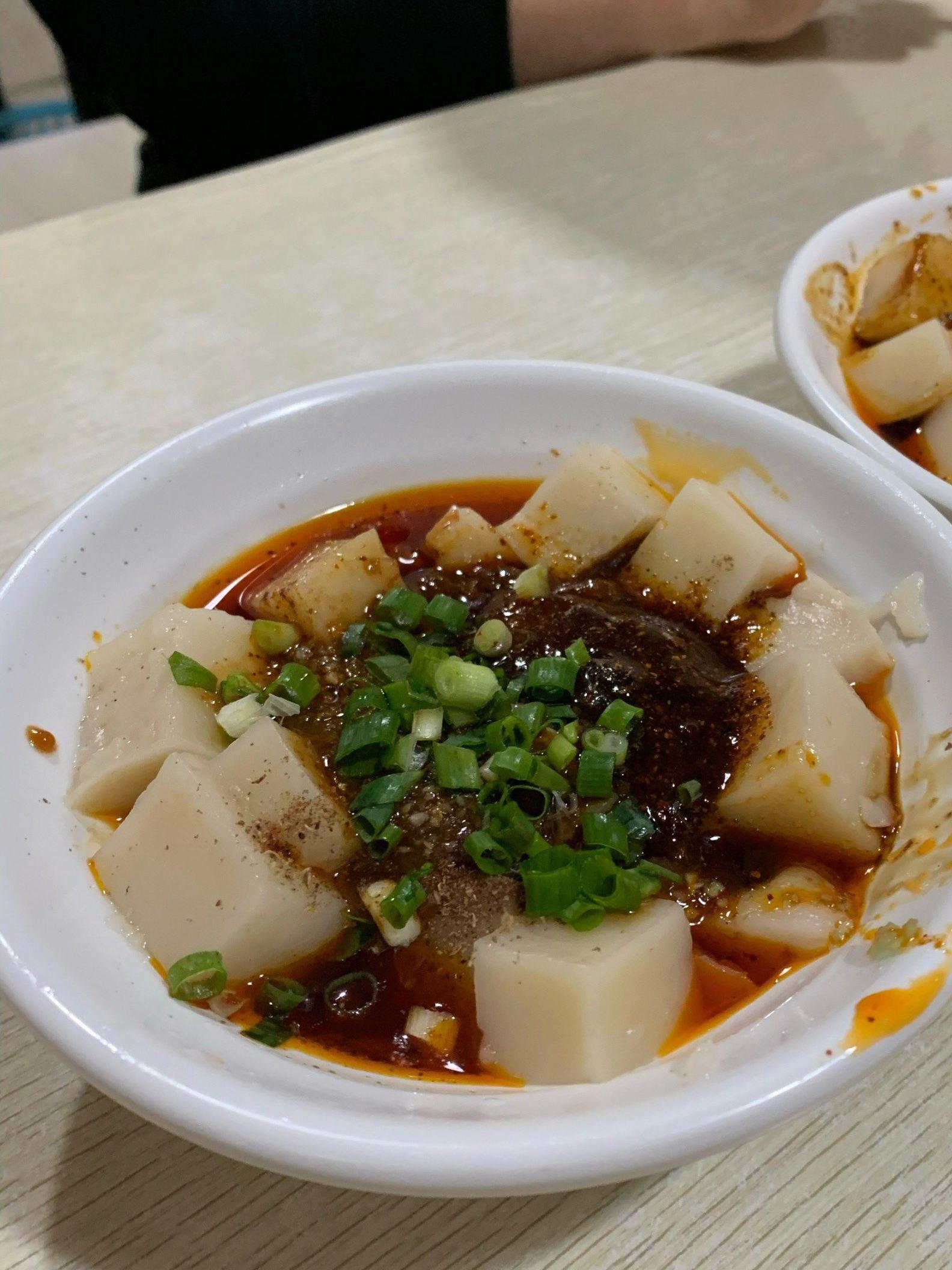 19:00 「拌凉粉」招牌必点菜,凉粉很爽口,调料丰富