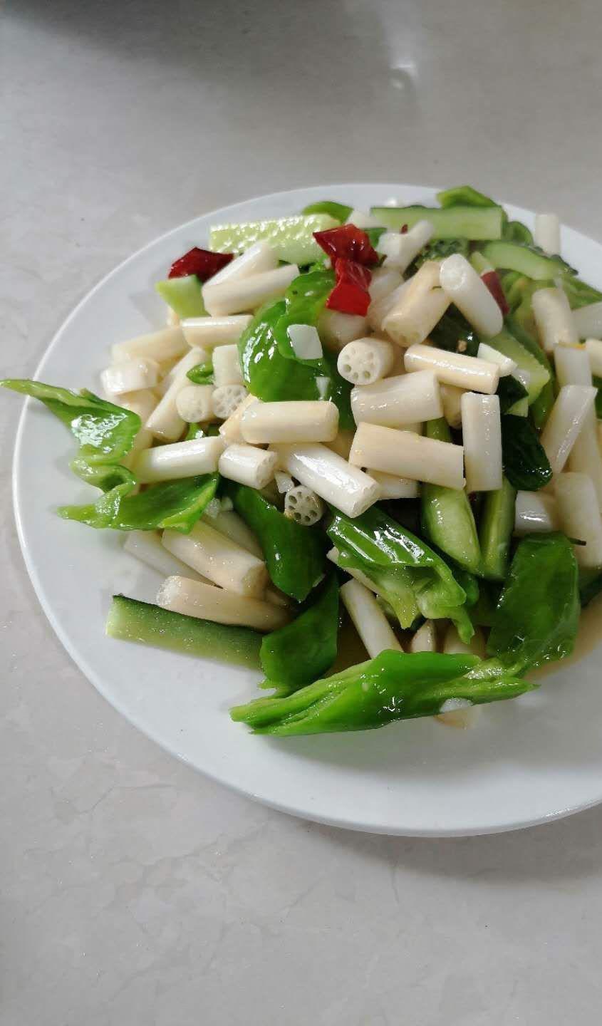 这家正宗老渔家孙大渔馆,以其独特的烹饪技巧和丰富的海鲜菜品而闻名