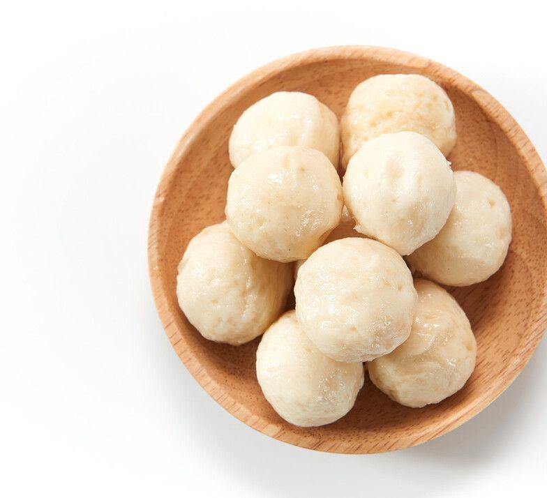 这家餐厅的招牌菜包括鱼丸,鸡脯丸子,炖五香羊眼