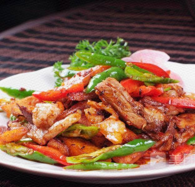 口感鲜美,尤其是羊肝,羊肉包子和羊肉丝 这家店的酸辣血旺,酸辣羊血