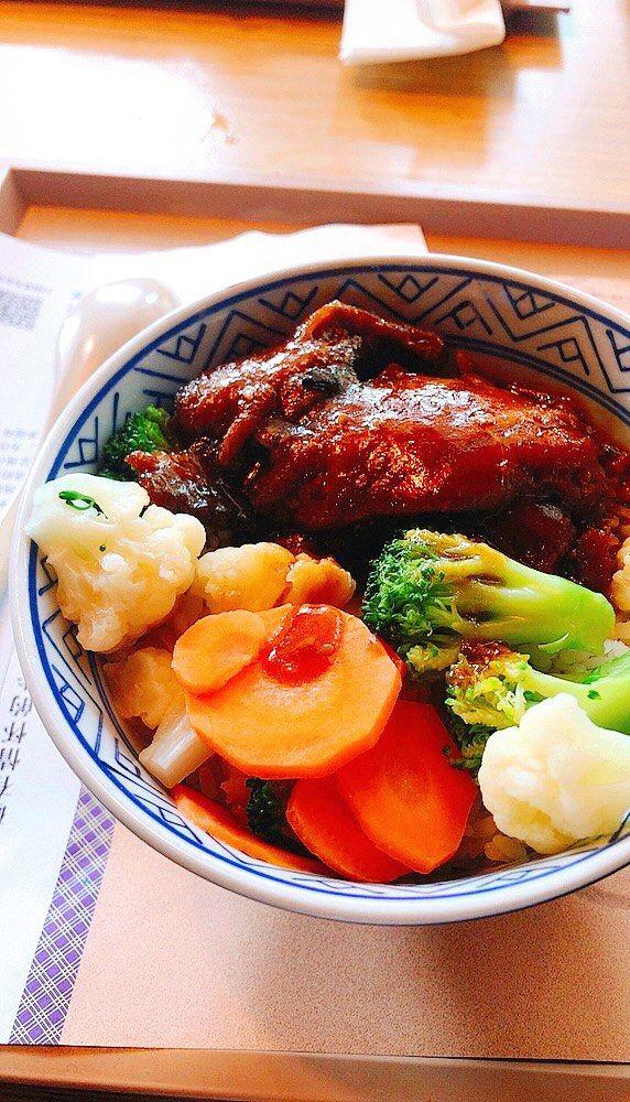 吉野家牛肉饭图片真实图片