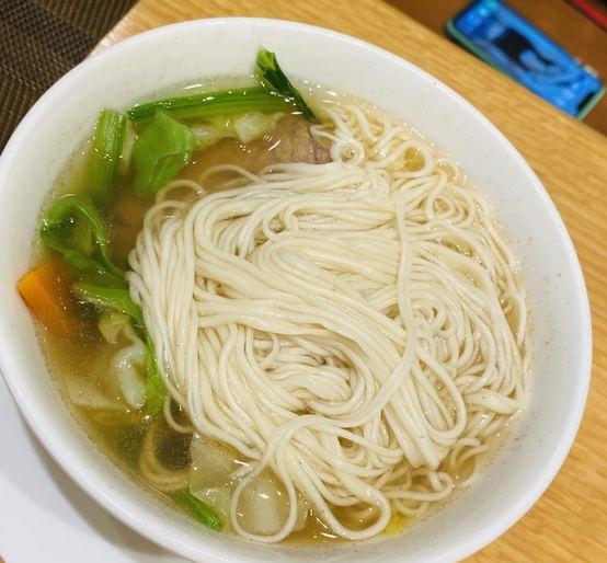国庆去哪玩儿#  味千拉面的面条劲道,汤汁浓郁,溏心蛋更是别具特. .