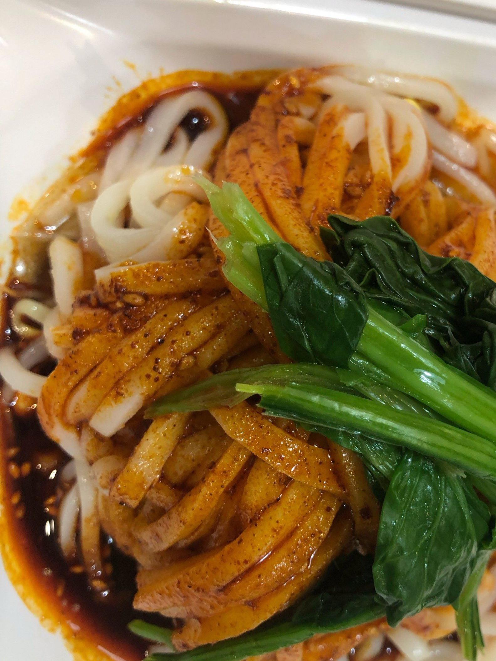 肉夹馍7 肉夹馍的馍外酥里嫩,皮薄馅厚,好吃的不得了!