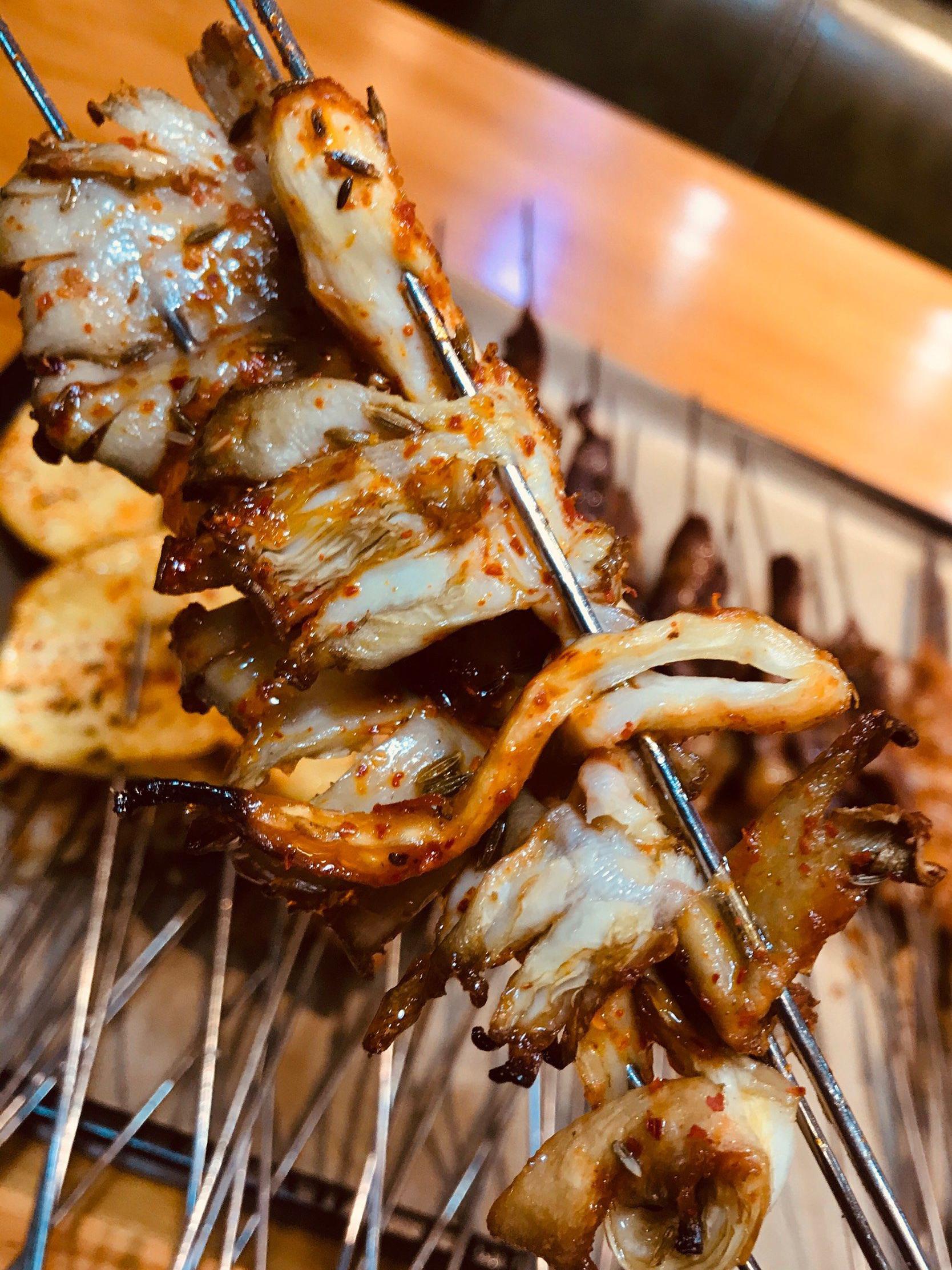 烤大串鲜蘑 烤大串烧烤鲜蘑串烤鲜蘑图片蘑菇串串烤串烤鲜蘑烧烤蘑菇