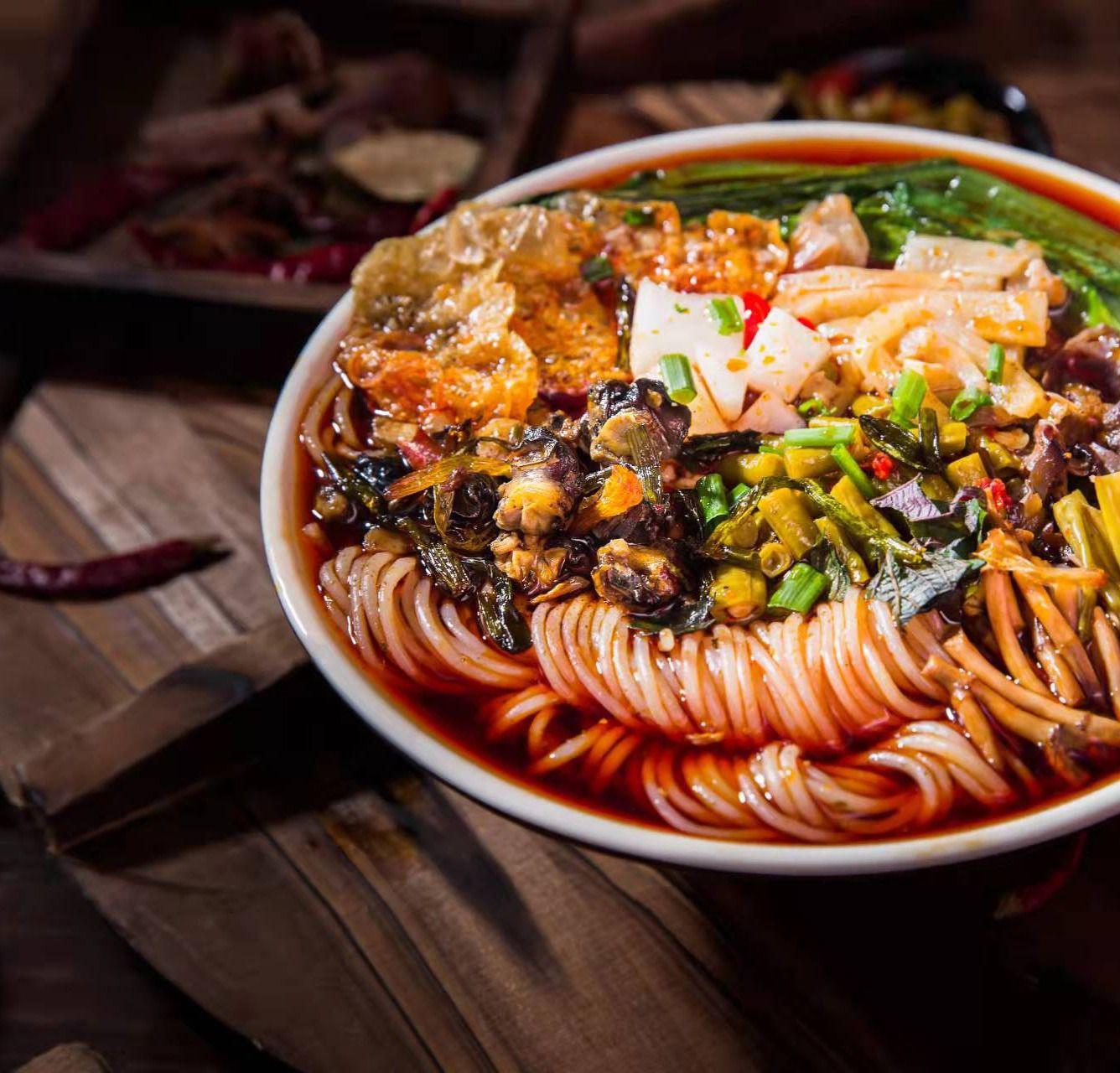 菜品推荐—— 【招牌螺肉螺蛳粉】 两个人也不饿就只点了一份