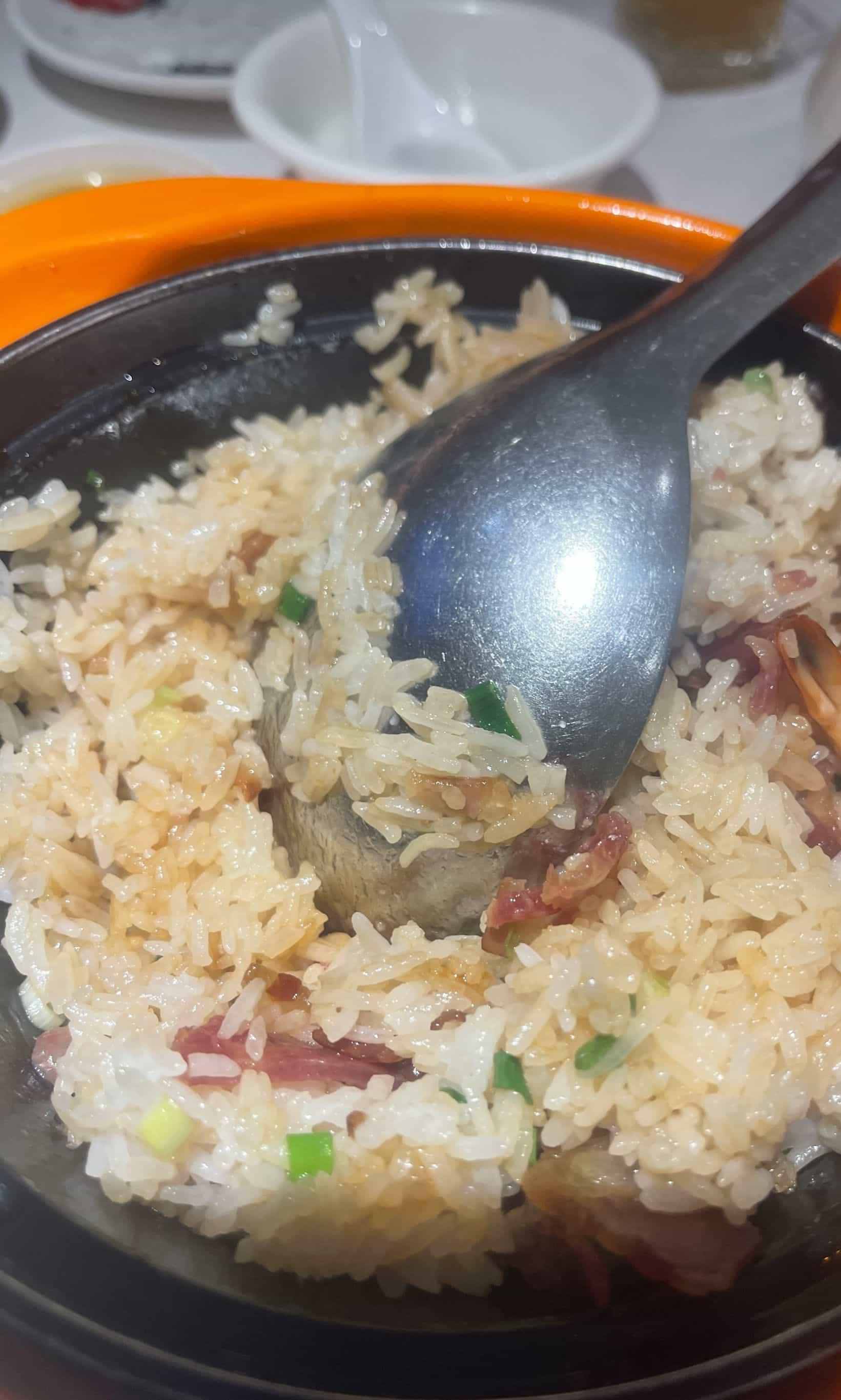 推荐菜品包括经典猪肚鸡(中份),煲仔饭,竹蔗马蹄水,顺兴炸豆皮,港式