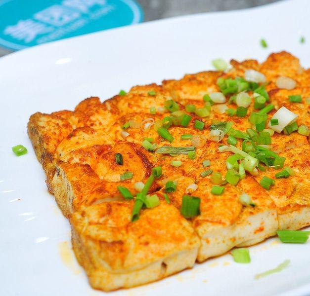 虎子烧烤:碳火烤串与臭干子的美味🍢