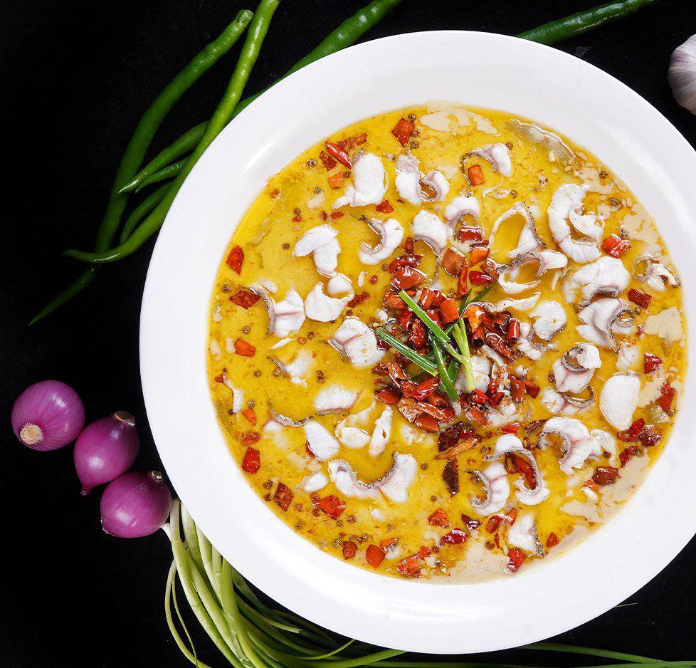 眼前的酸菜鱼,仿佛勾勒出一幅浓烈的川味画卷