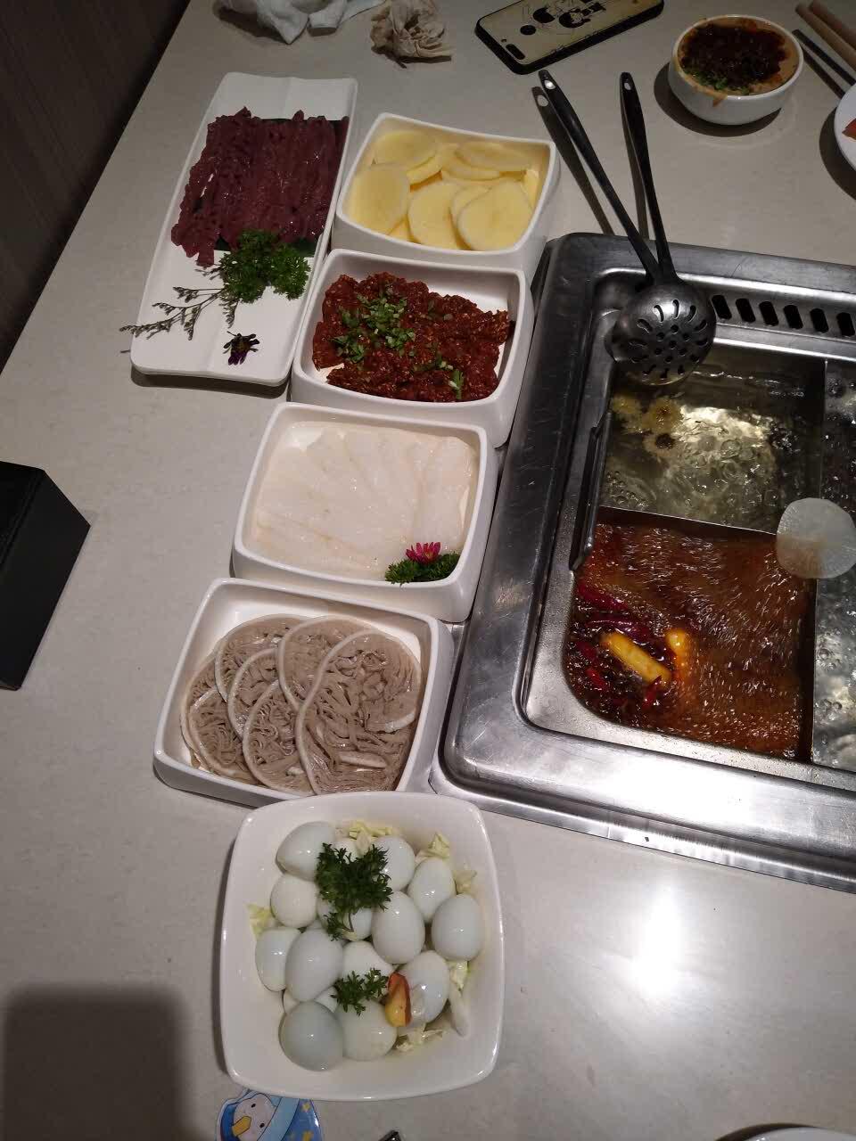 在北京望京港旅大厦的海底捞火锅 捞派脆脆毛肚 新鲜口感很好,每次必