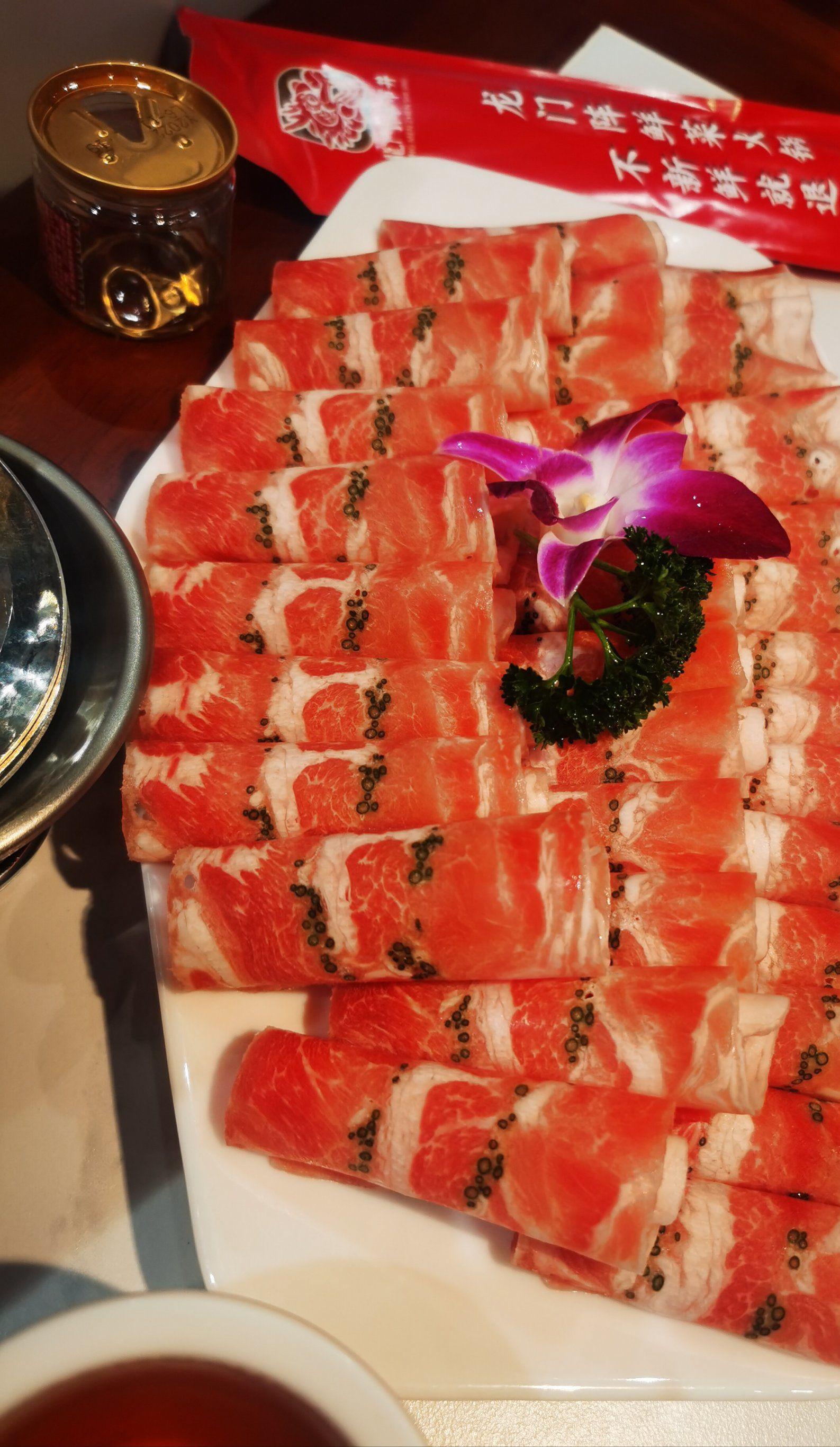 人民南路39号阳光揽胜北区东门,这里隐藏着一家名为龙门阵的火锅店